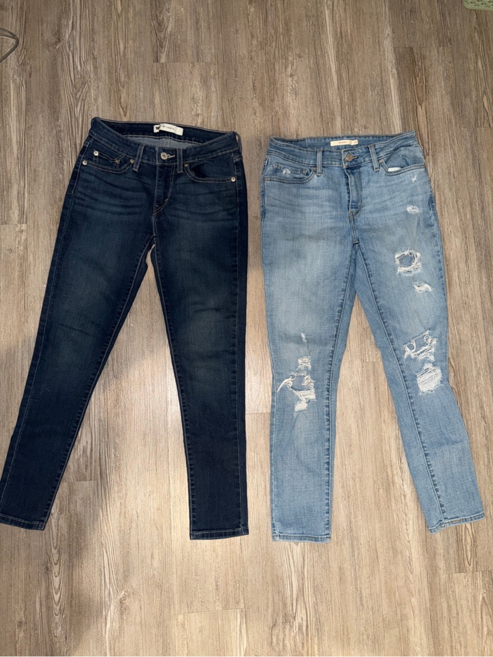 Women’s Skinny Levi Jeans in Dark Indigo and Light Blue - Two-Pack Bundle